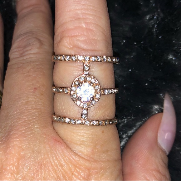 Jewelry - Tri-Band Ring. Rose Gold